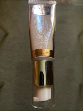 Revlon Candid Glow Moisture Glow Foundation - Ivory 130